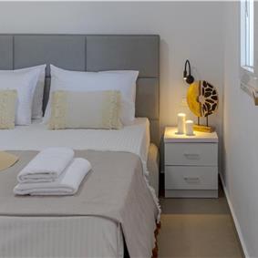 4 bedroom villa with pool by the sea, near Corfu town, sleeps 8